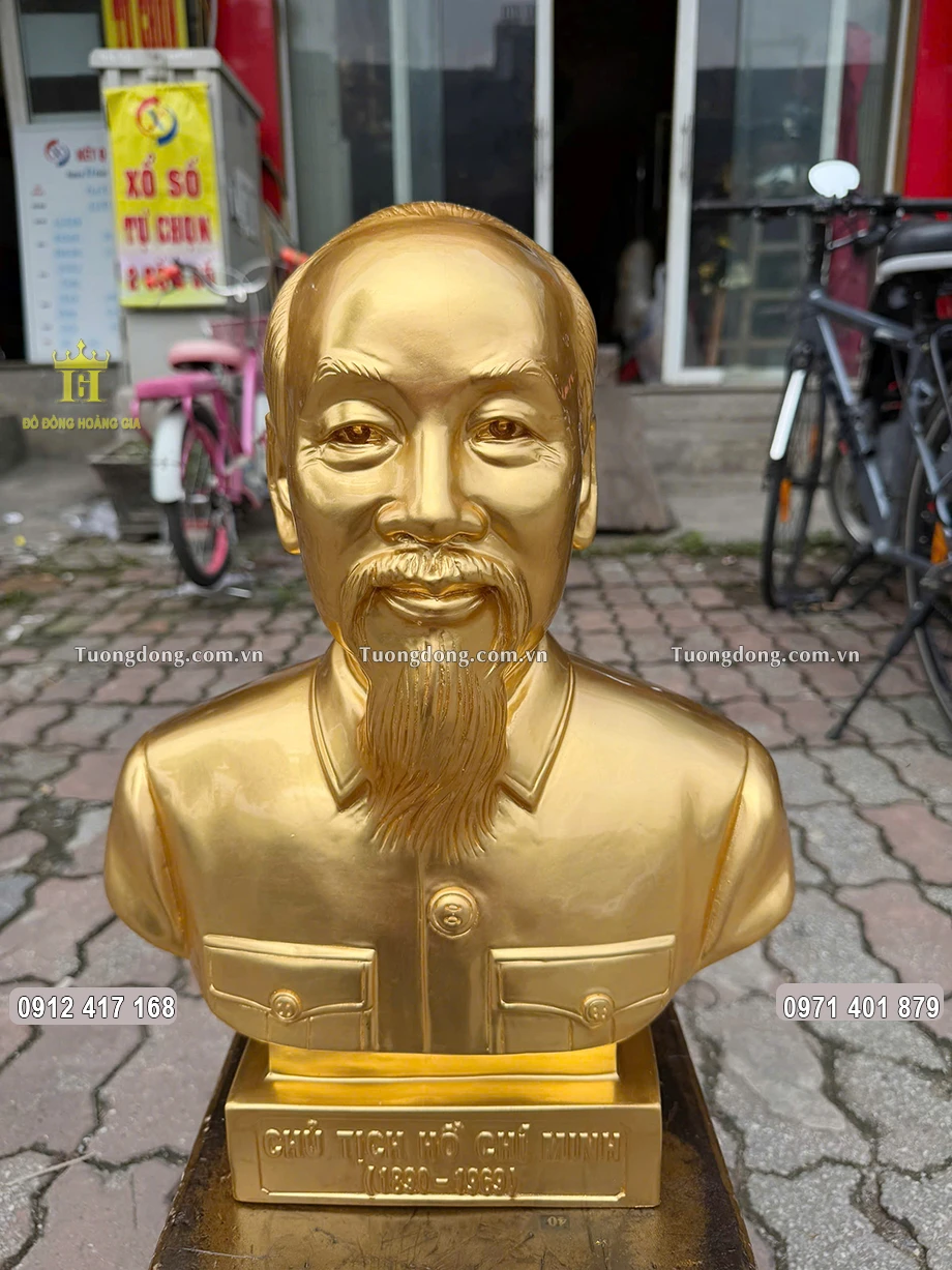 Toàn bộ bề mặt được dát vàng 24K sang trọng